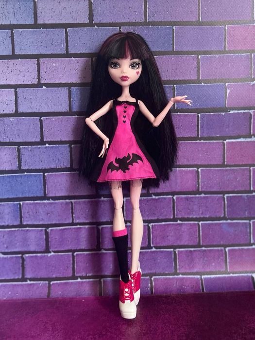 Draculaura Die ner monster high