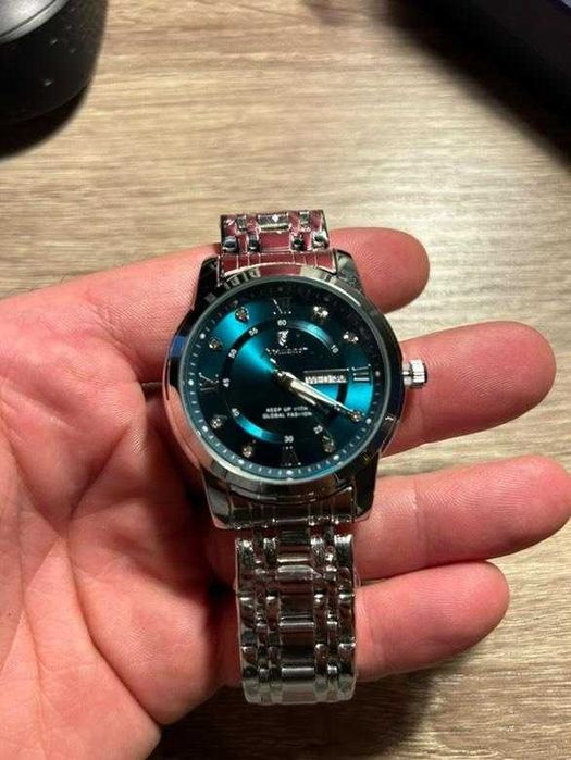 Стилен часовник чисто нов