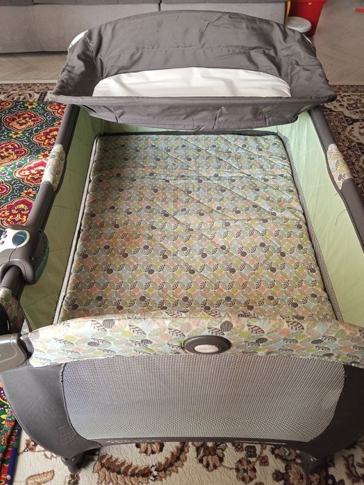 Продам манеж Graco