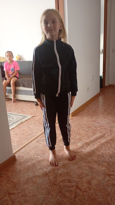 Спортивный костюм на девочку