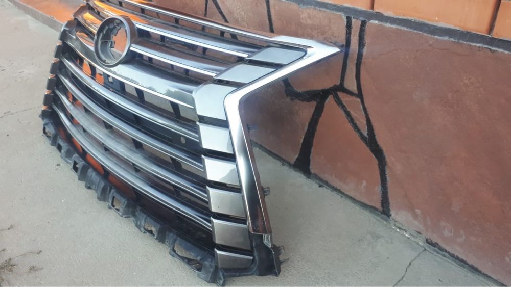 Решетка радиатора Lexus LX 570