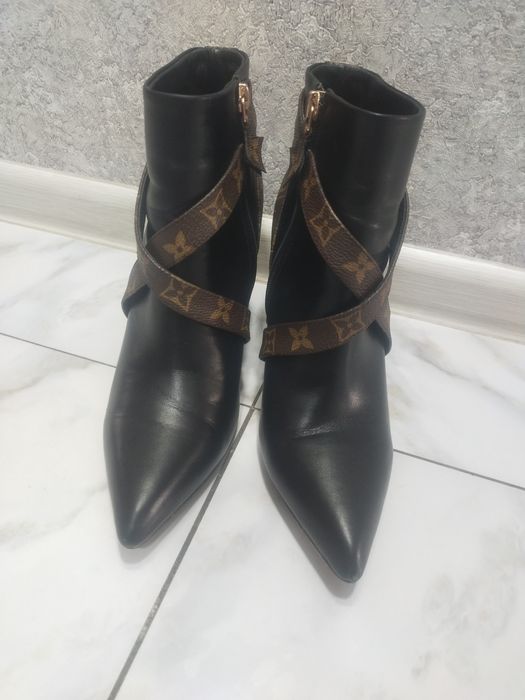 Ботинки натуральная кожа.