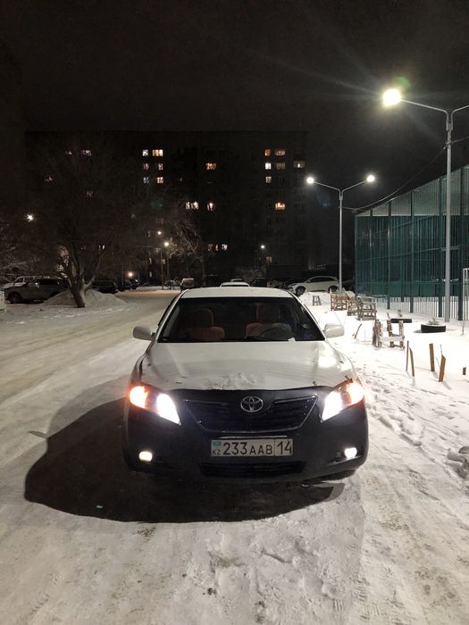Машина Toyota Camry 40