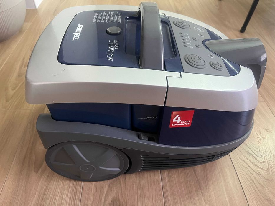 Продам моющим пылесос