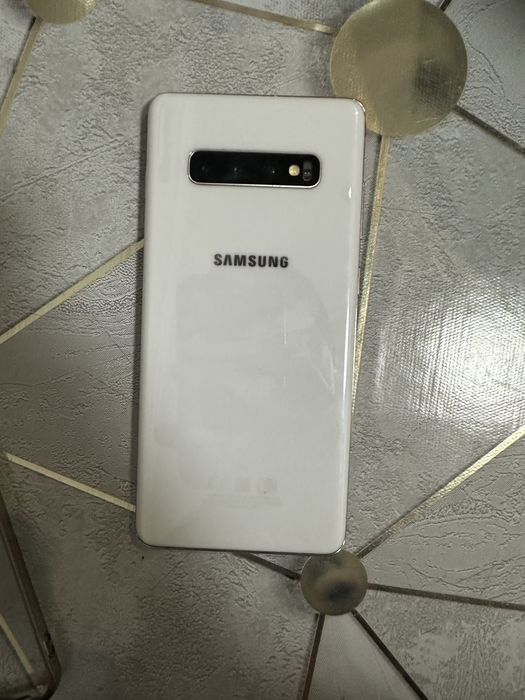 Samsung Galaxy S10+ 12/1024 гб