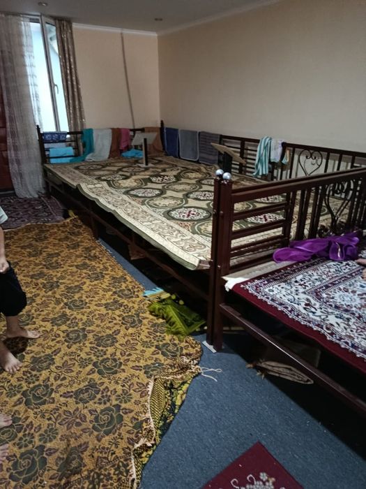 Стол и скамейка. Тапчан, беседка