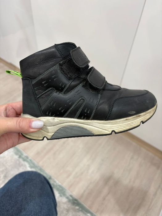 Продам детскую обувь