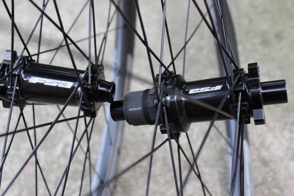 FSA E-MTB I29 Mullet - roti Enduro - Boost Carbon set roti Sram XD