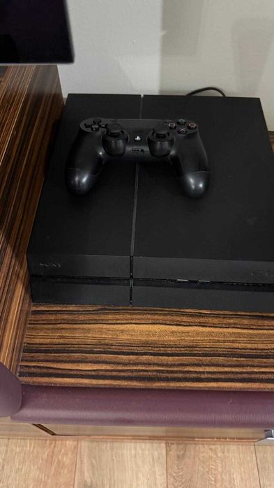 Consolă Sony PS4 + 2 Manete (DualShock 4)
