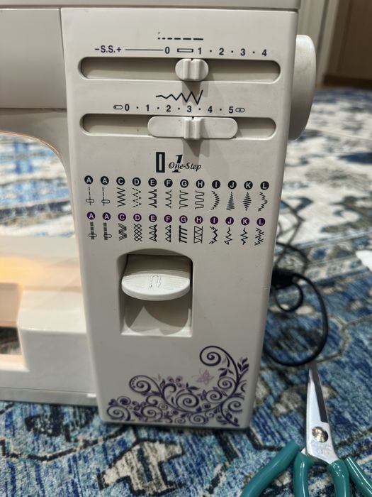 Продам швейную машинку Janome