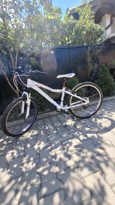 Vand bicicleta fete 24 inch