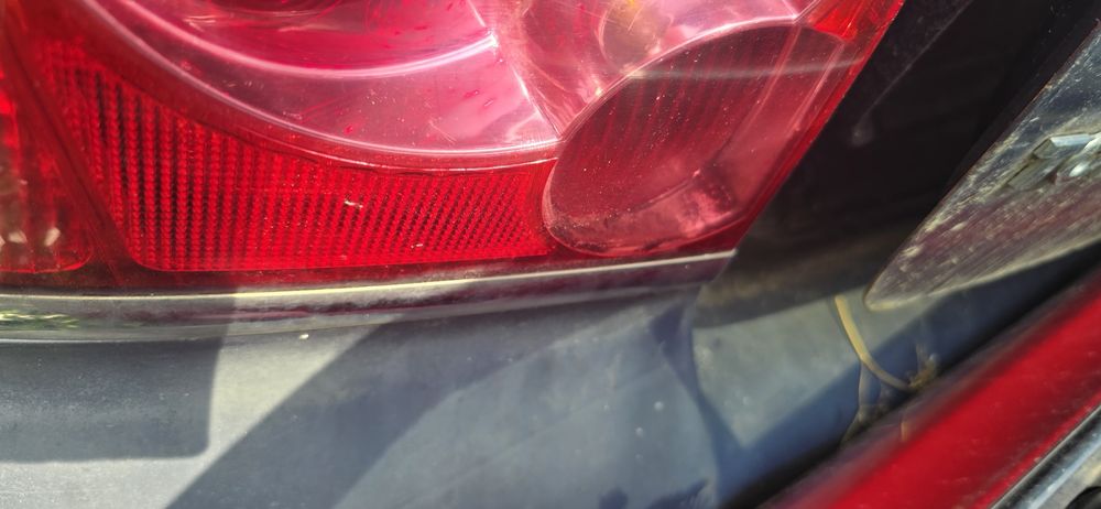 Stop stanga spate toyota avensis t25