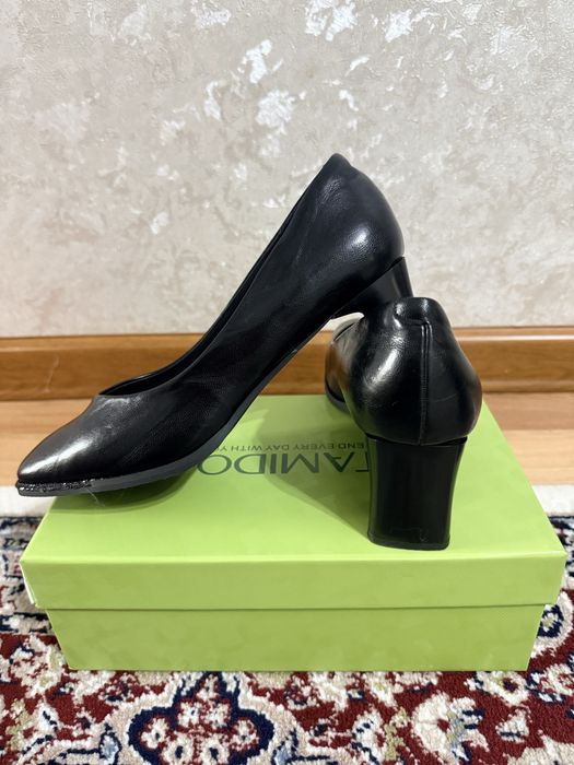 Продам черные женские туфли