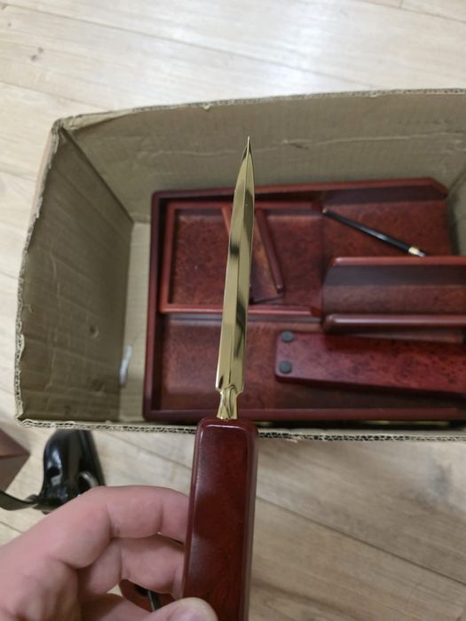 Set complet accesorii birou managerial / lux – aspect lemn de nuc