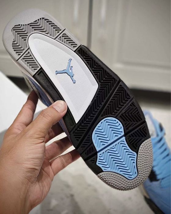 Air Jordan 4 Retro University Blue Nike Unc