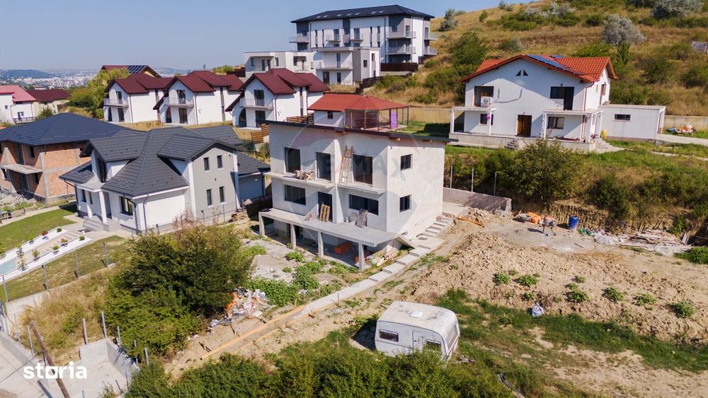 VIlă la Cheie de vânzare, 5 camere, în Iași zona Mănăstirea Bucium