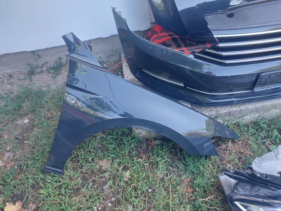 Vând aripi,oglinzi,grila(cu distronic)trager  VW Passat B8,de Europa,