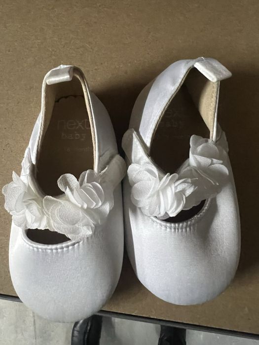 Официални детски бели пантофки и сандали NEXT