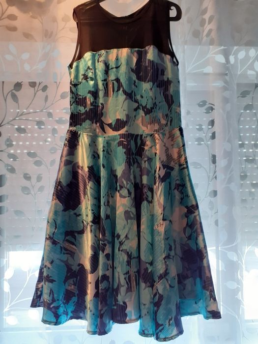 Vând această rochie albastră verzui