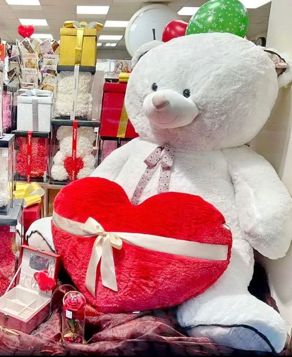 Голямо плюшено бяло мече