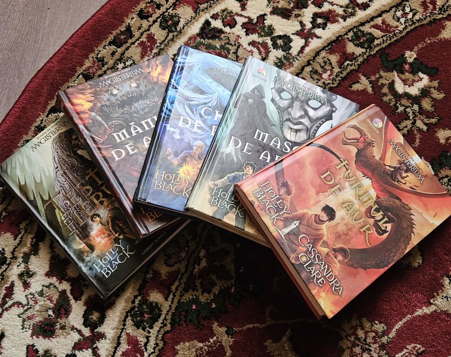 Seria completa Magisterium de Holly Black si Cassandra Clare
