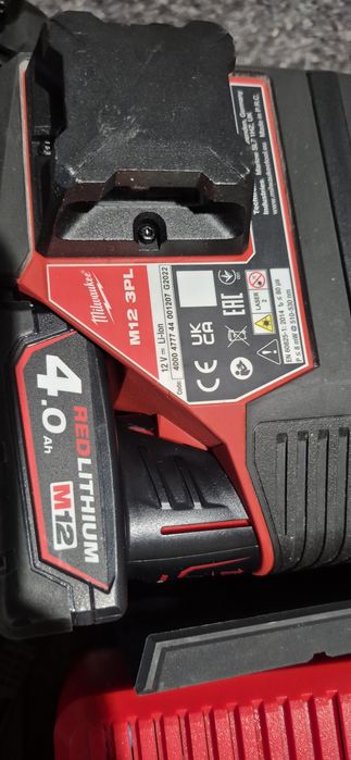 Milwaukee nivela cu linii