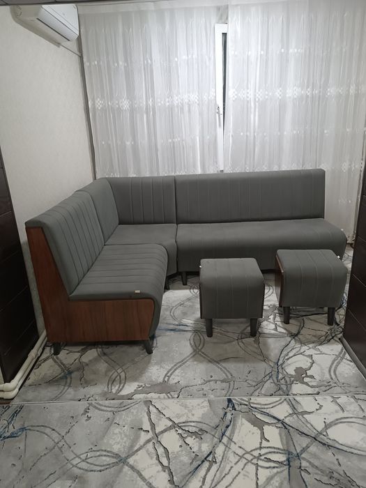 Продаю новый мягкий уголок в связи с переездом на новое место жительст