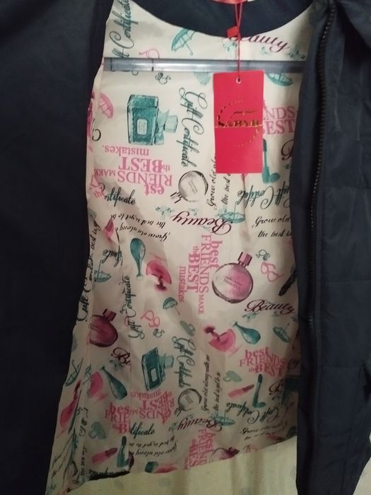 Продам Новую Куртку для девушек