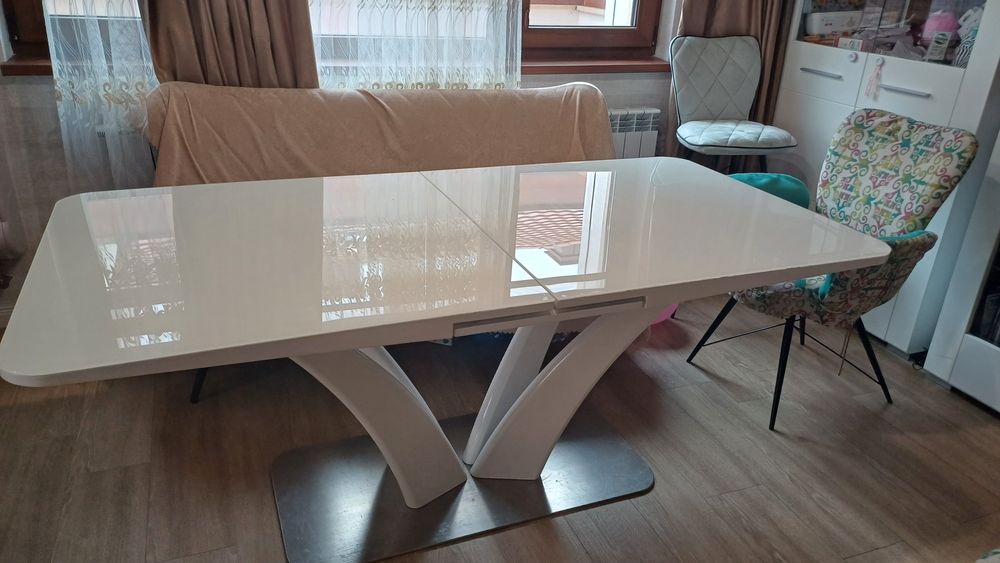 Разтегателна трапезна маса