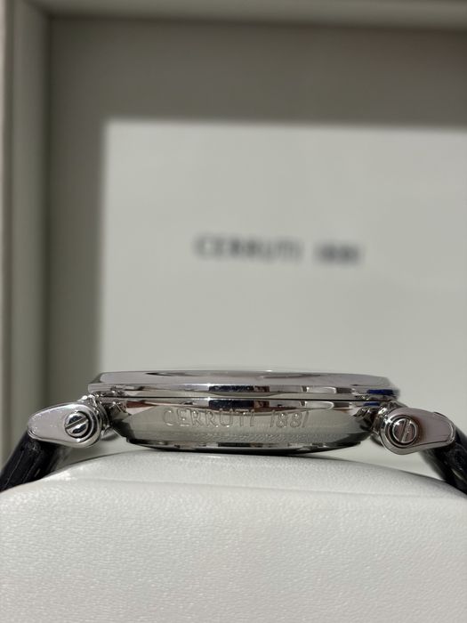 Cerruti 1881 часы