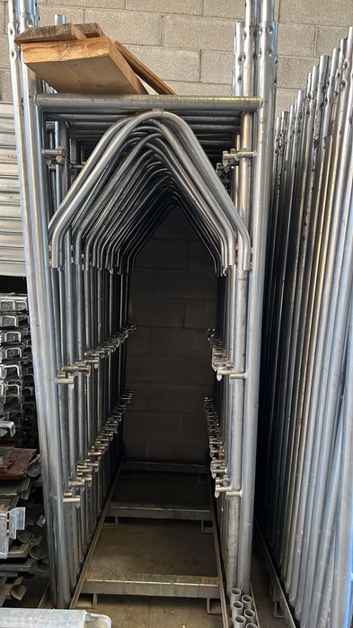 Inchiriez schela îngustă 0.6 m..0.5m