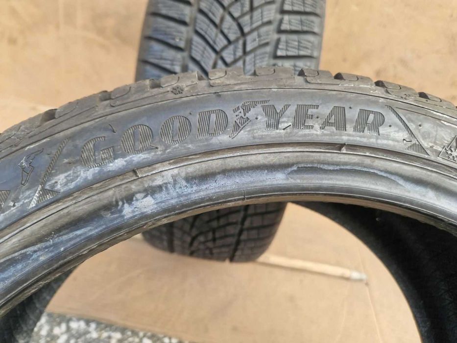 2 Goodyear R19 225/40
Зимни гуми 
DOT2919