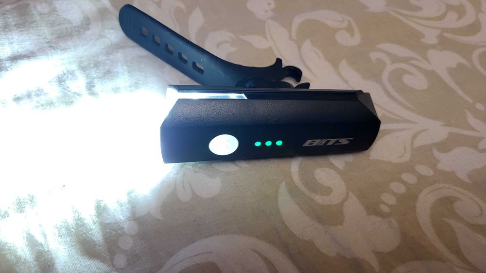 Lanterna BITS Cu led putrnica cu acumulator ,  USB C mufa de incarcare
