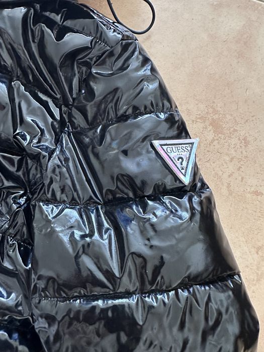 Продавам дълго зимно яке Guess XS