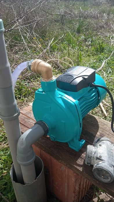 Foraj de irigat gazonul și gradina.