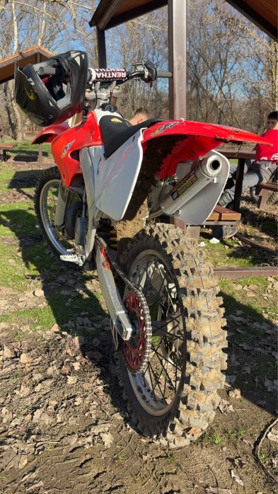 Vând Honda CR250R