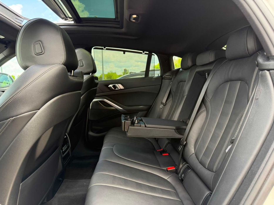 BMW X6 40i M pack / Panoramic / Soft close