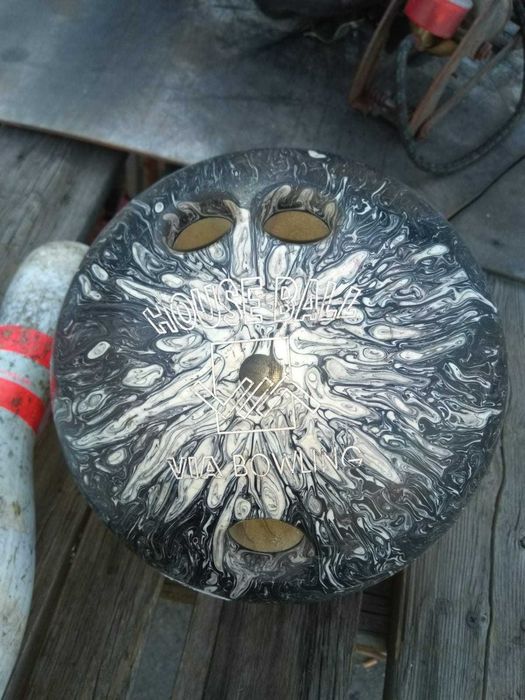 Продам шар и кегли для боулинга ,