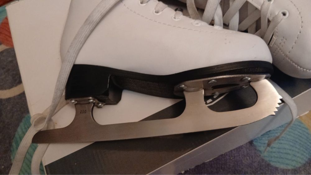 Коньки фигурные 32 размер