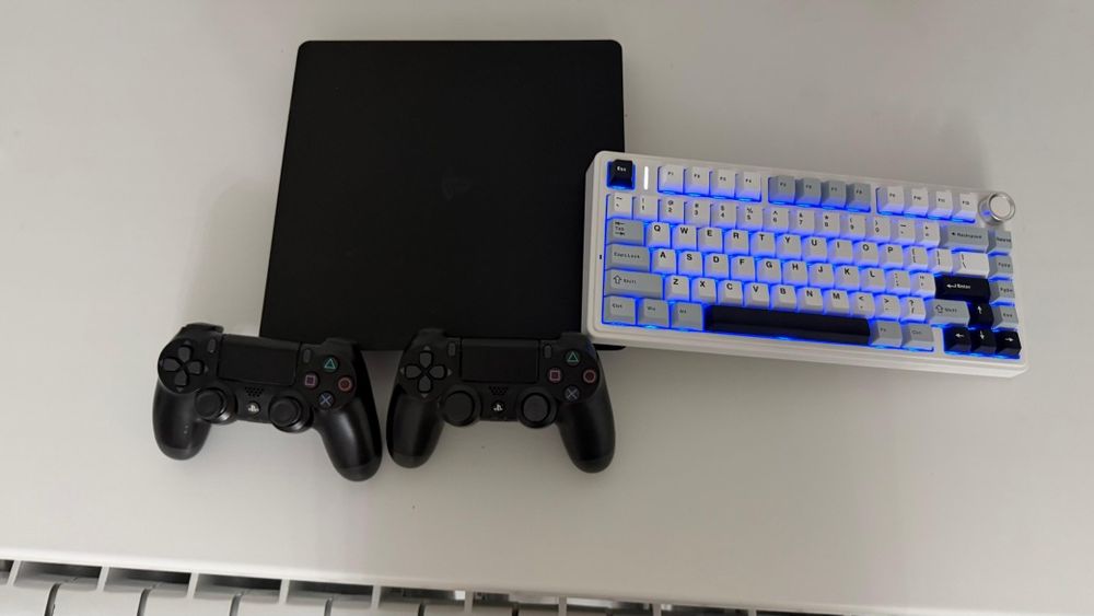 Playstation 4 slim