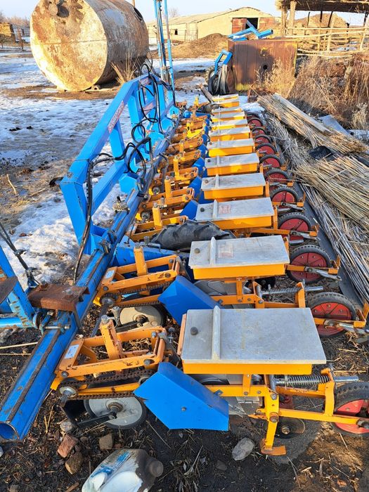 Сеялка 12 рядная