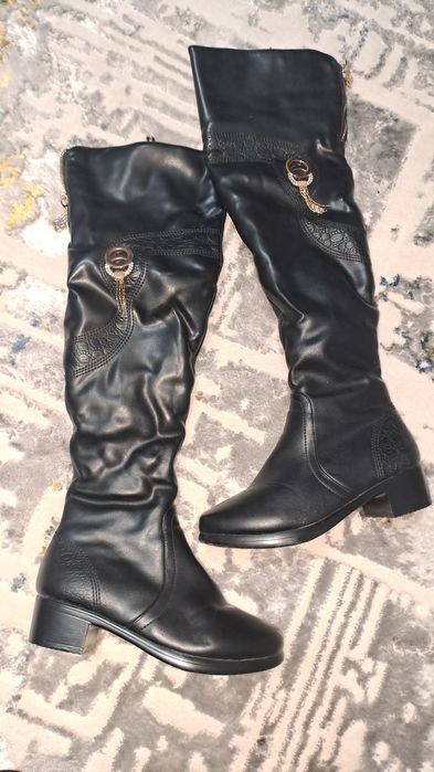 Etik. Uzun tizzani yopadi. 36 razmer