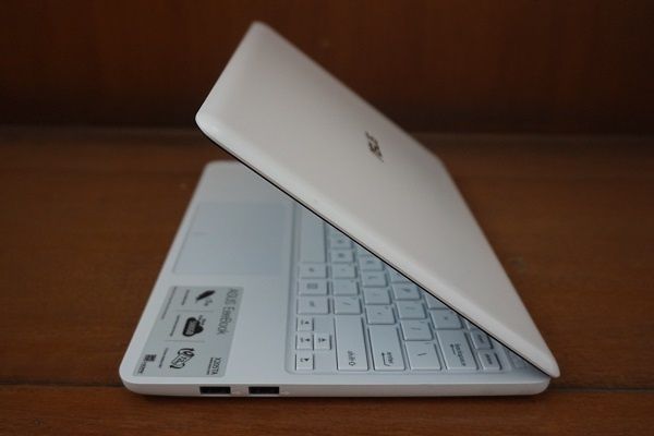 Laptop Asus EeeBook X205TA
