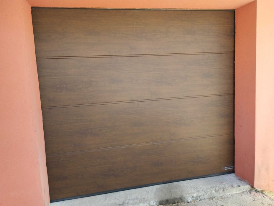 Немски гаражни секционни врати Хьорман модел Planar 2500x2000