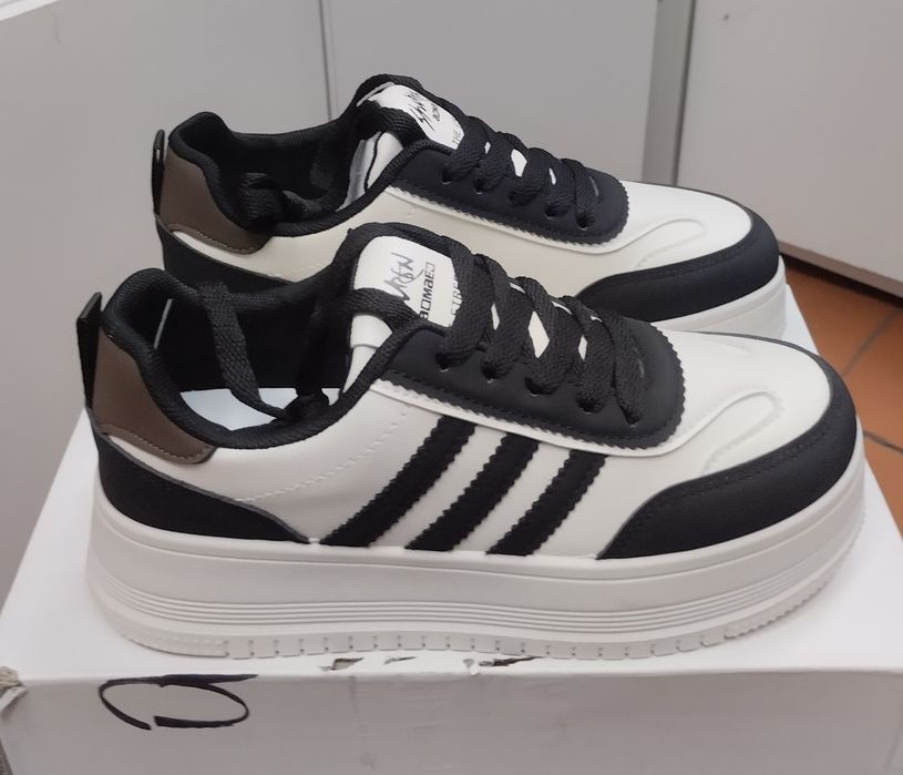 Кроссовки женские