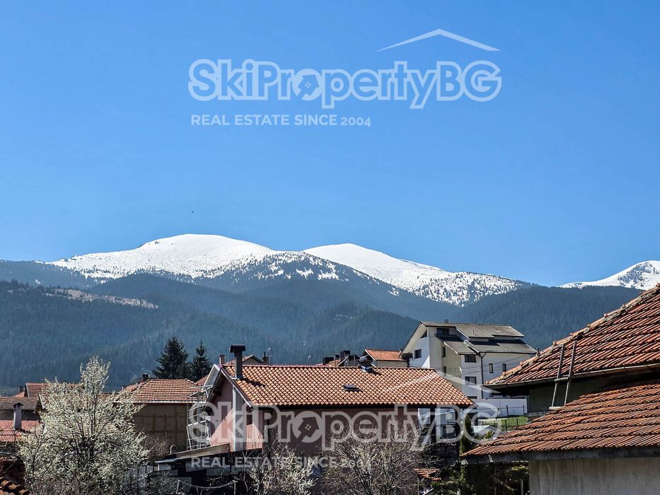 Стара къща с голям инвестиционен потенциал в село Говедарци, близо до Боровец!