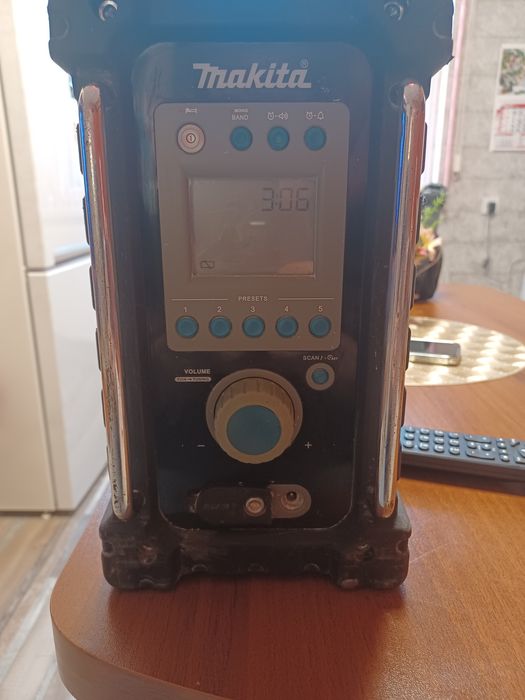 Строително радио макита