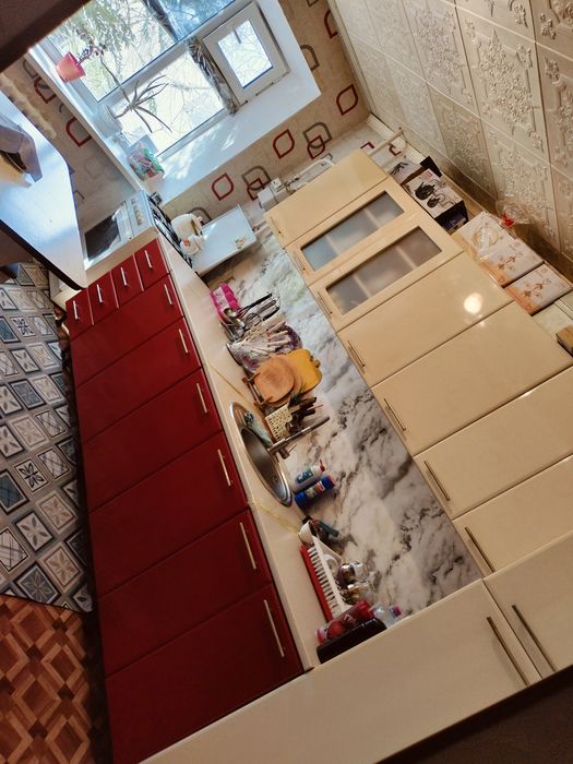 Срочна продам 1 кв 2 этаж , 8500 млн