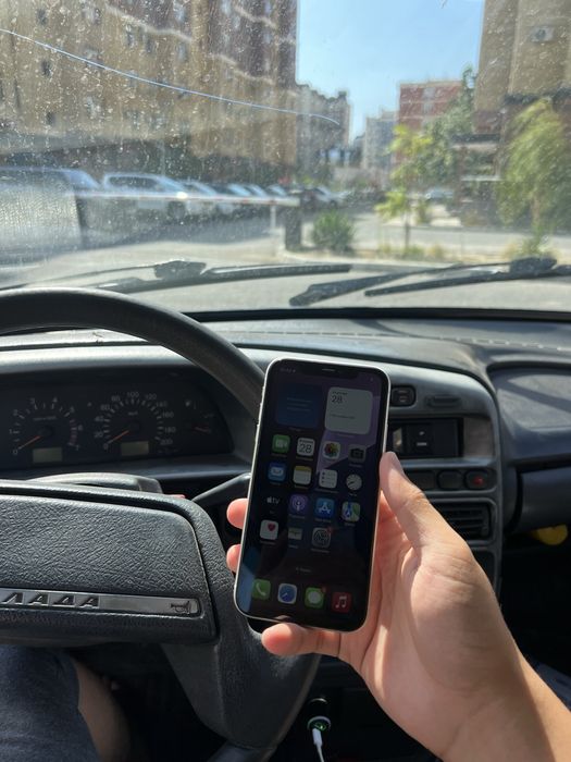 iPhone 11 64 GB 72%