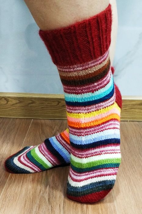 Вязаные носочки из натуральной пряжи.